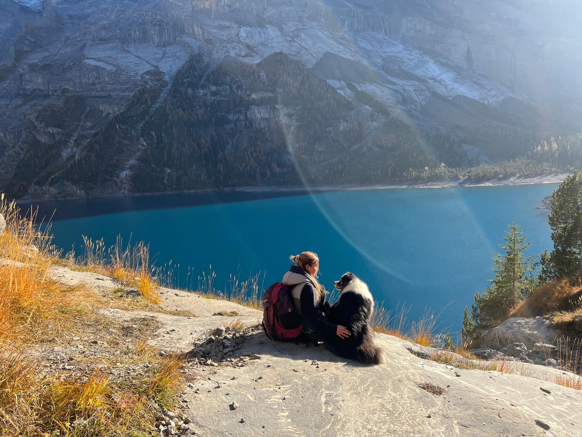 Anja und Sky am Bergsee